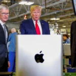 apple-ceo-tim-cook-escorts-21621118_84aeaf